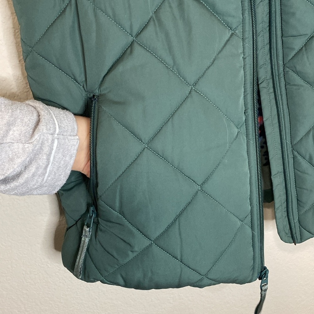 🪿Vera Bradley Full Zip Quilted Vest in Sage Green with floral print! - Picture 15 of 16